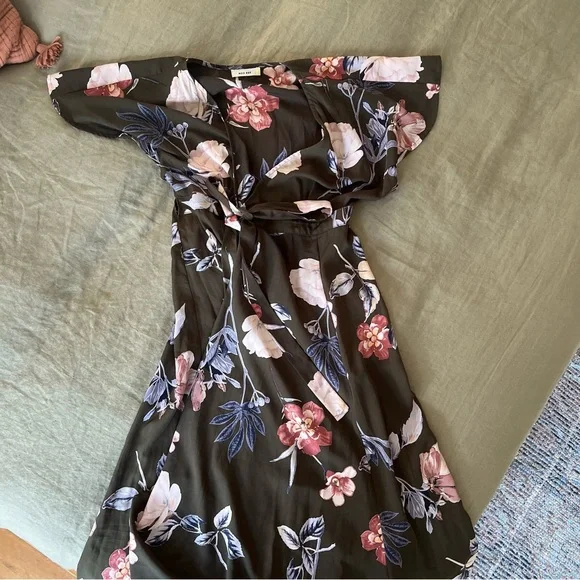 ModRef Floral Wrap Dress - Size Small - VGUC - Short Sleeve Midi Wrap Dress - Picture 1 of 5